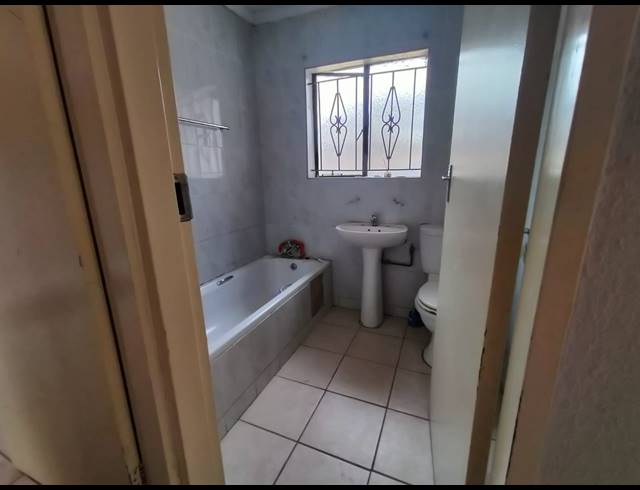3 BEDROOM FREEHOLD FOR SALE IN DANVILLE